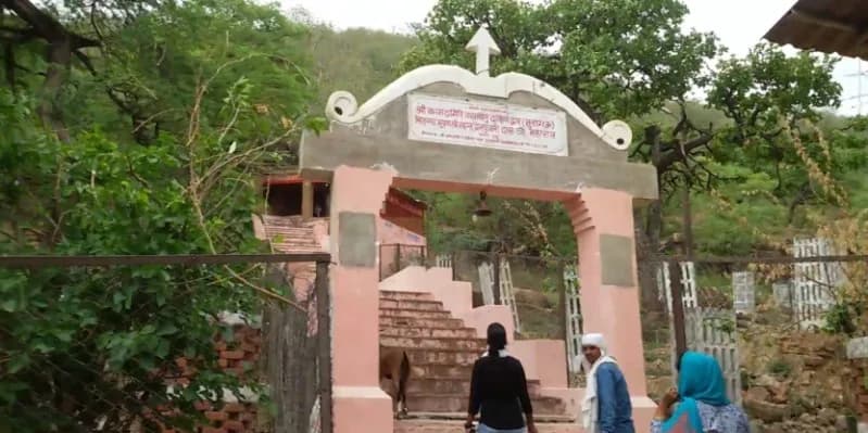 Shri Kamadgiri Mandir